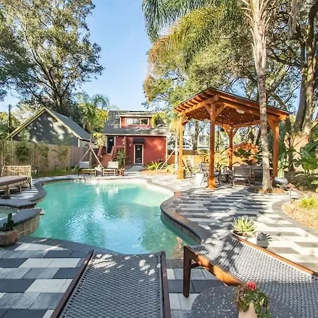 Unique Studio W Pool Spa & Gardens Near Downtown